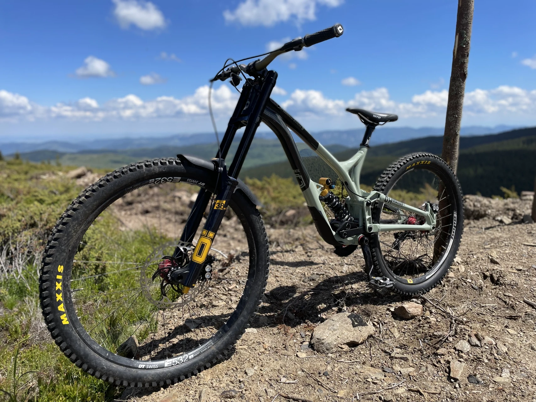 1. Vand Commencal Supreme DH MX Ohlins Edition