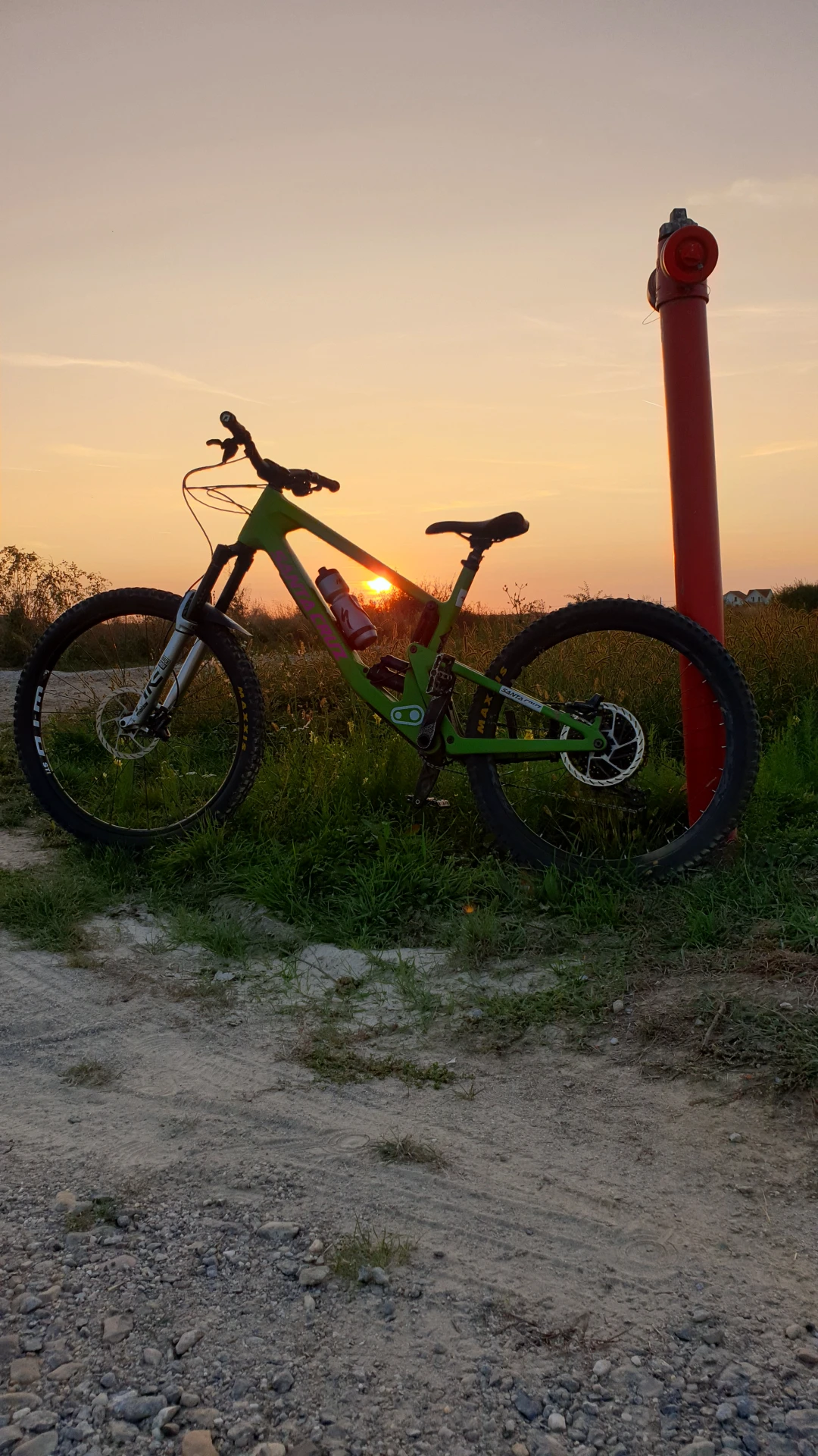1. Santa cruz nomad 5 Mullet