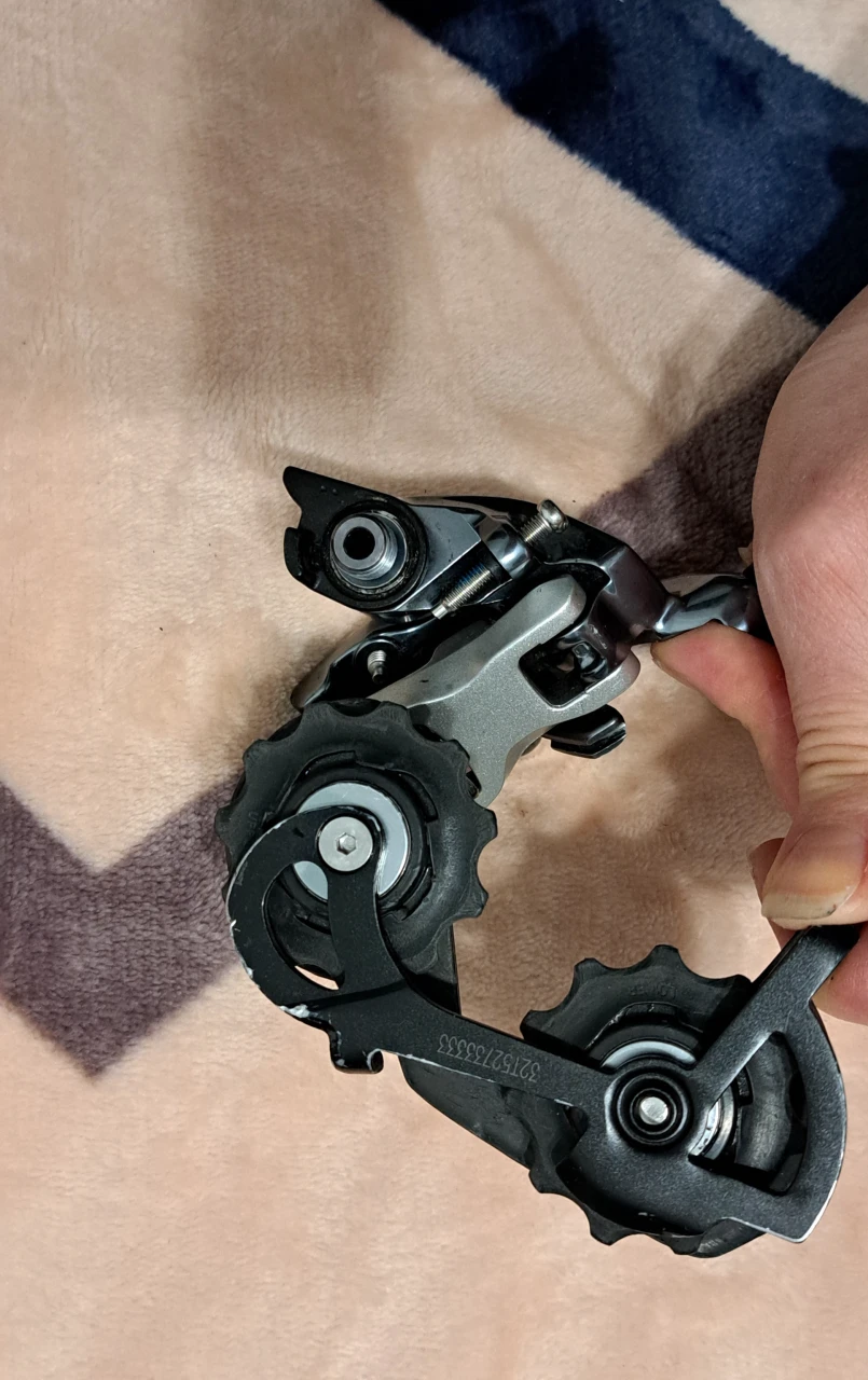 1. Schimbator spate Sram Force 22, short cage
