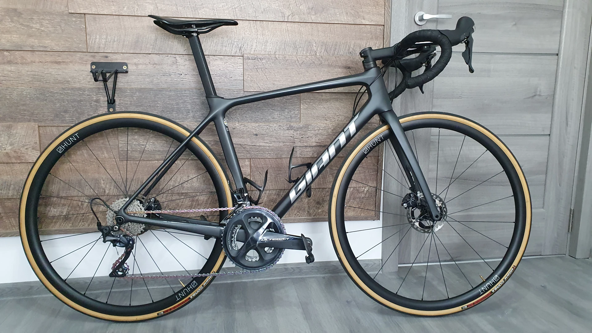 10. Bicicleta Cursiera Carbon Giant TCR Advanced Disc 1 KOM 2021