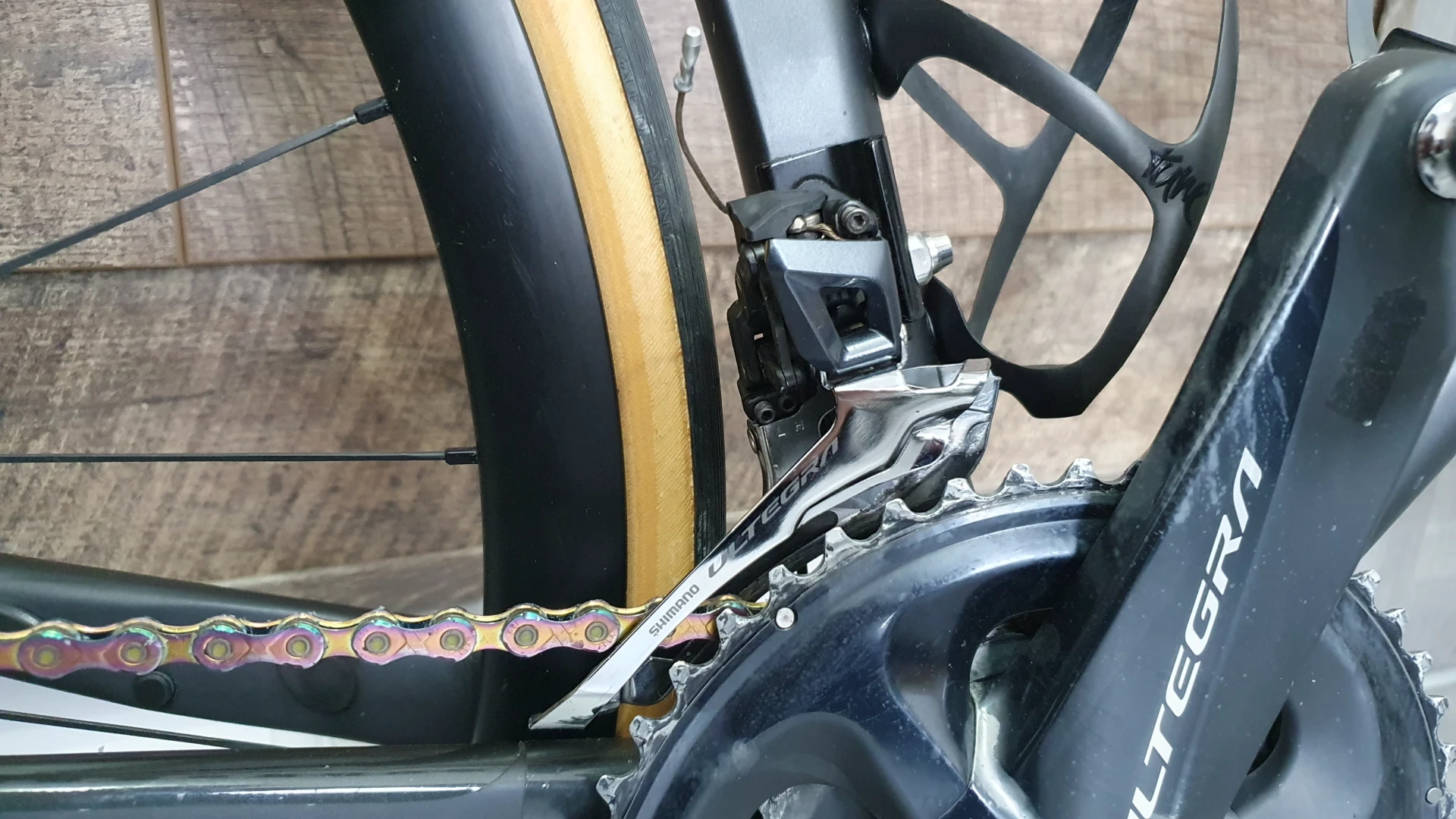 7. Bicicleta Cursiera Carbon Giant TCR Advanced Disc 1 KOM 2021