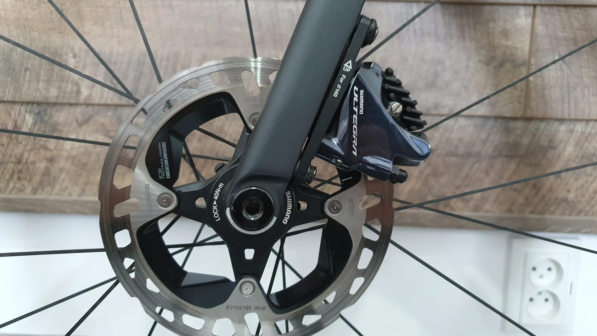 5. Bicicleta Cursiera Carbon Giant TCR Advanced Disc 1 KOM 2021