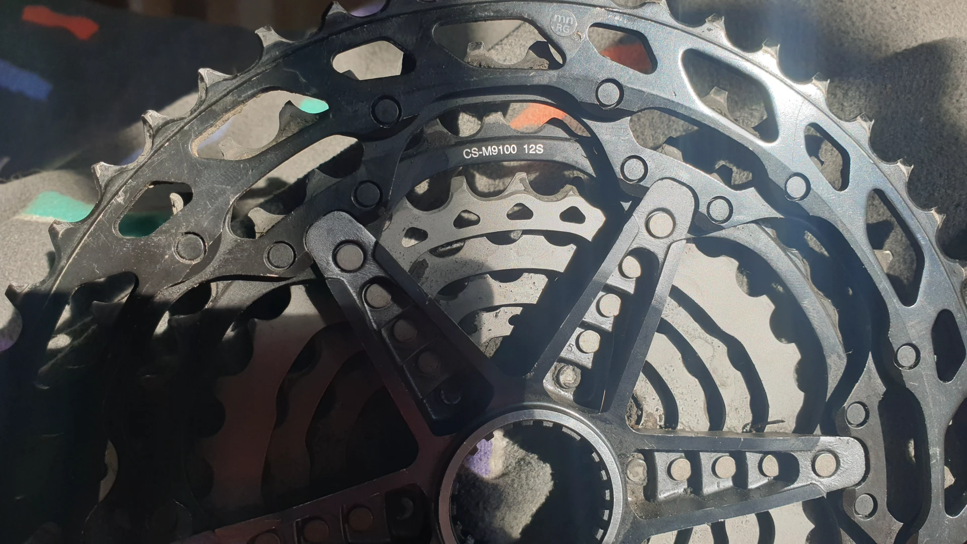 4. Vând casetă de pinioane Shimano xtr CSM 9100