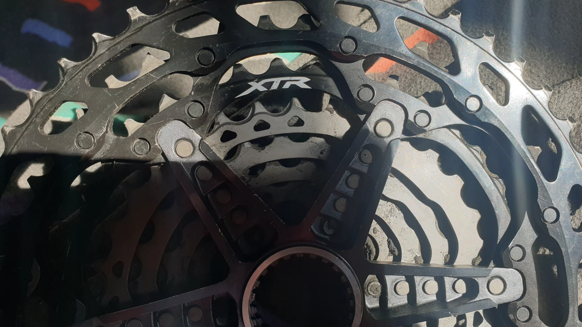 3. Vând casetă de pinioane Shimano xtr CSM 9100