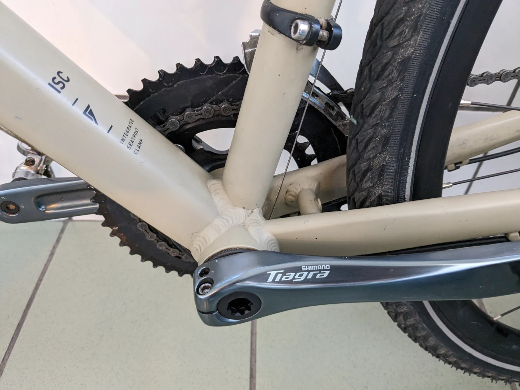 1. Cube Nuroad Gravel