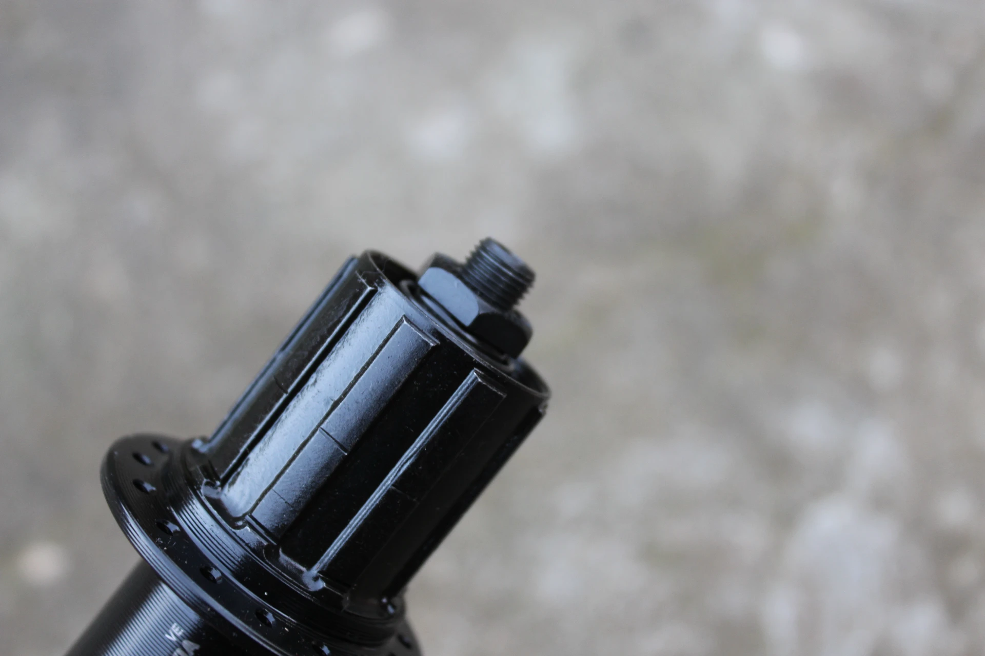 6. Shimano FH-QC300 8/9/10/11vit. Center-Lock butuc spate + QR 32 gauri