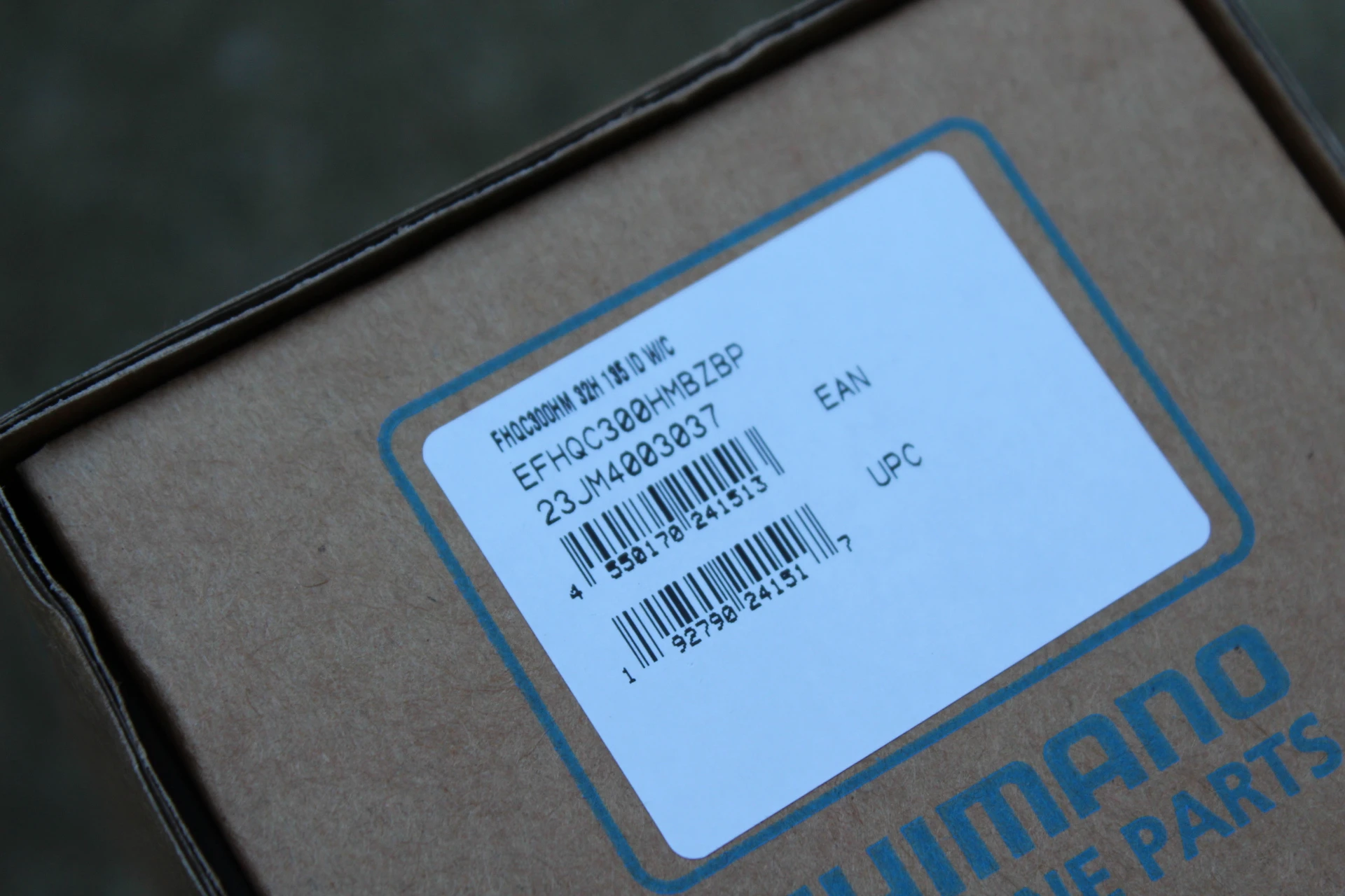 2. Shimano FH-QC300 8/9/10/11vit. Center-Lock butuc spate + QR 32 gauri