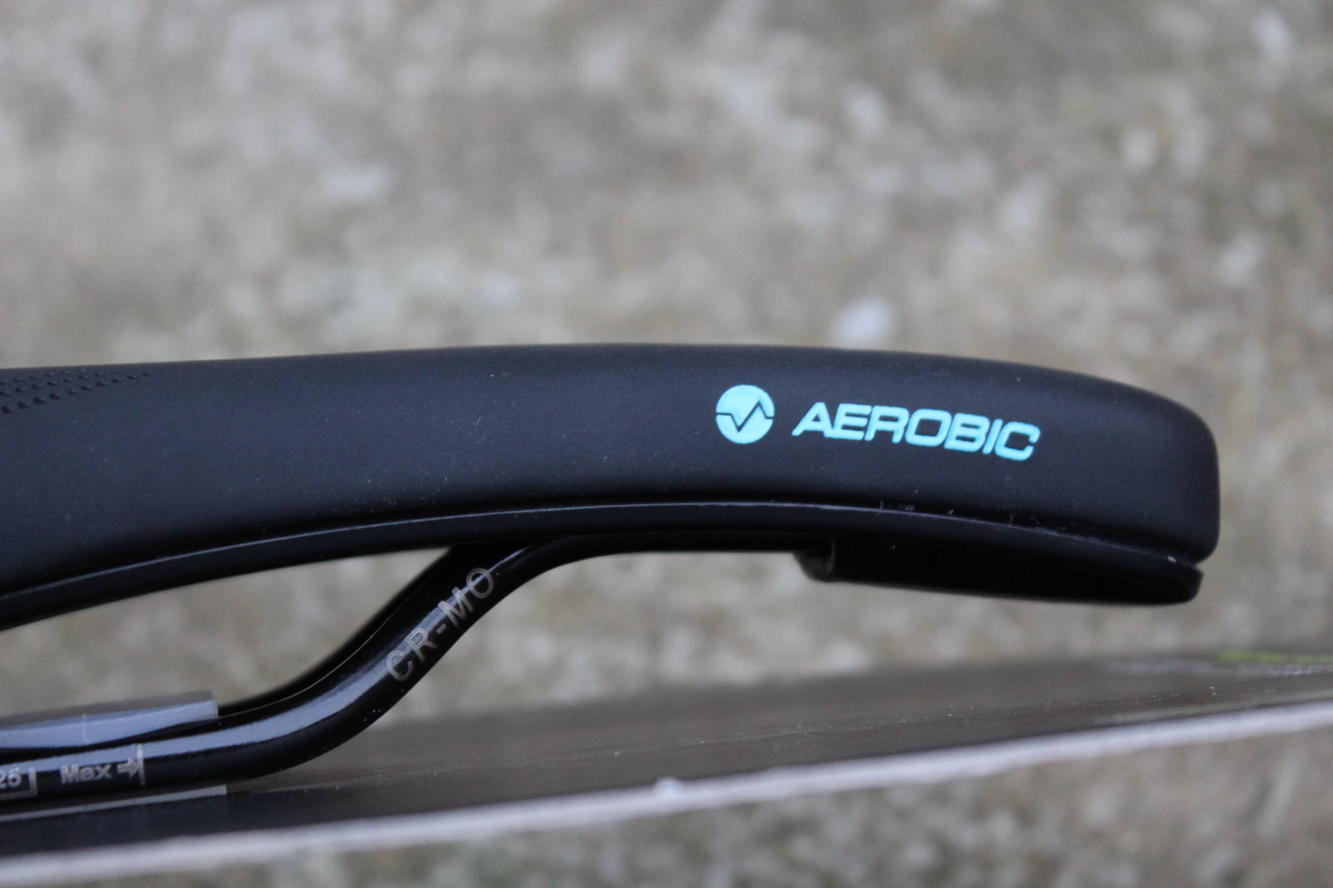 4. Contec Aero sa Trekking, MTB, Road - negru