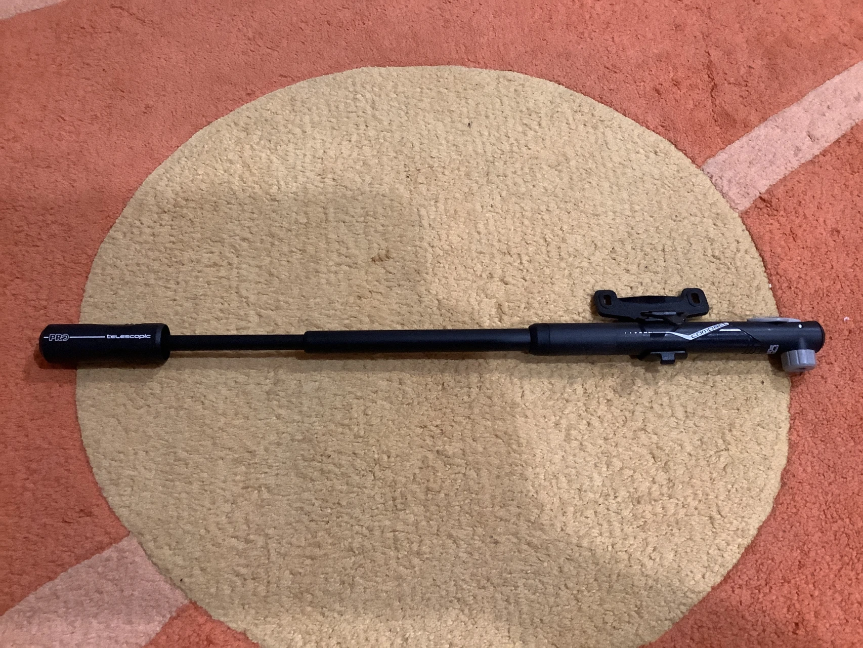 1. Pompa PRO Compact magnetic