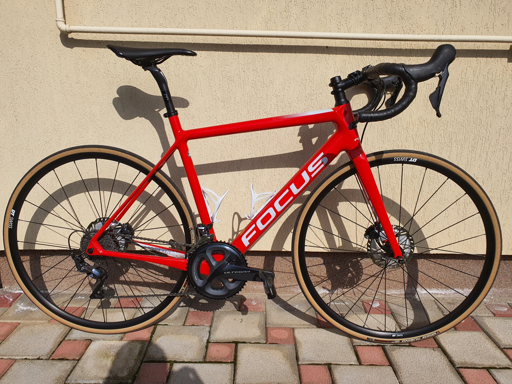 1. Focus Izalco race disc 9.8 fire red Ultegra