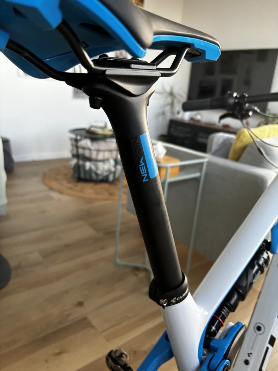 3. Seat Post Newmen Advanced | Carbon | 30.9mm | 400mm NOU