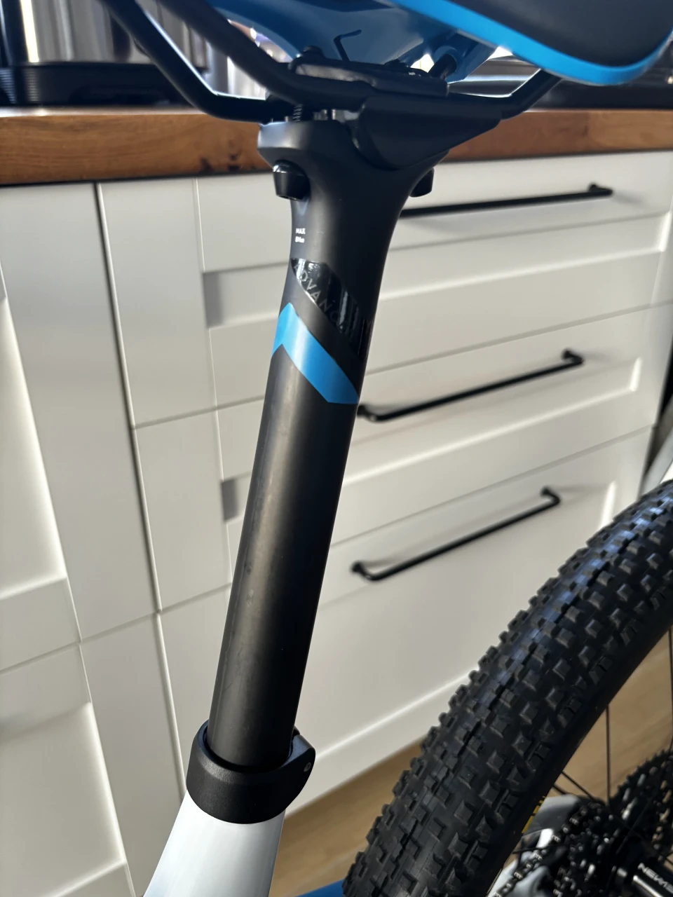 2. Seat Post Newmen Advanced | Carbon | 30.9mm | 400mm NOU
