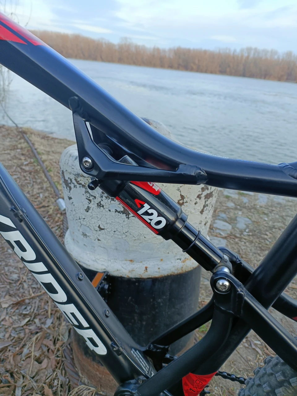 4. Vând Rockrider ST 530S