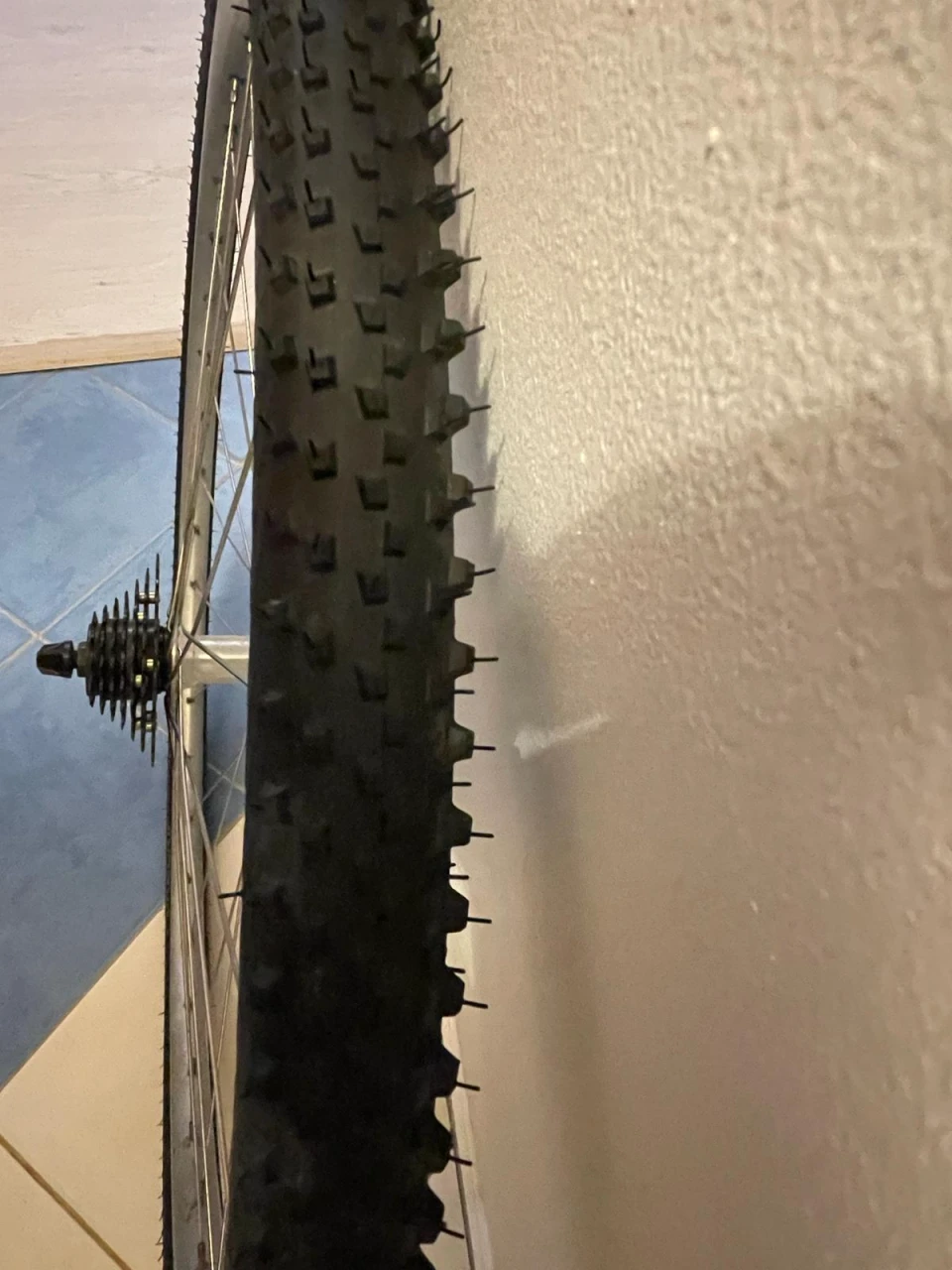1. Set Roti 28" Complete Touring Frana pe Janta