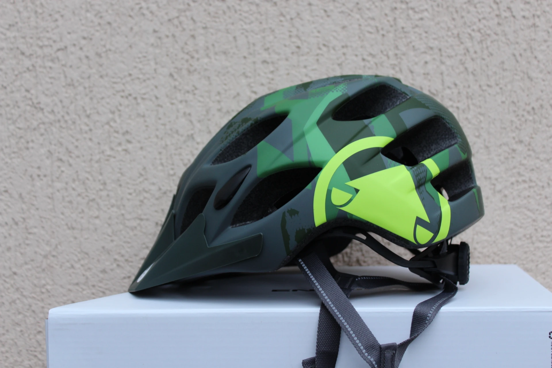 1. Endura Hummvee SM(51-56cm) khaki