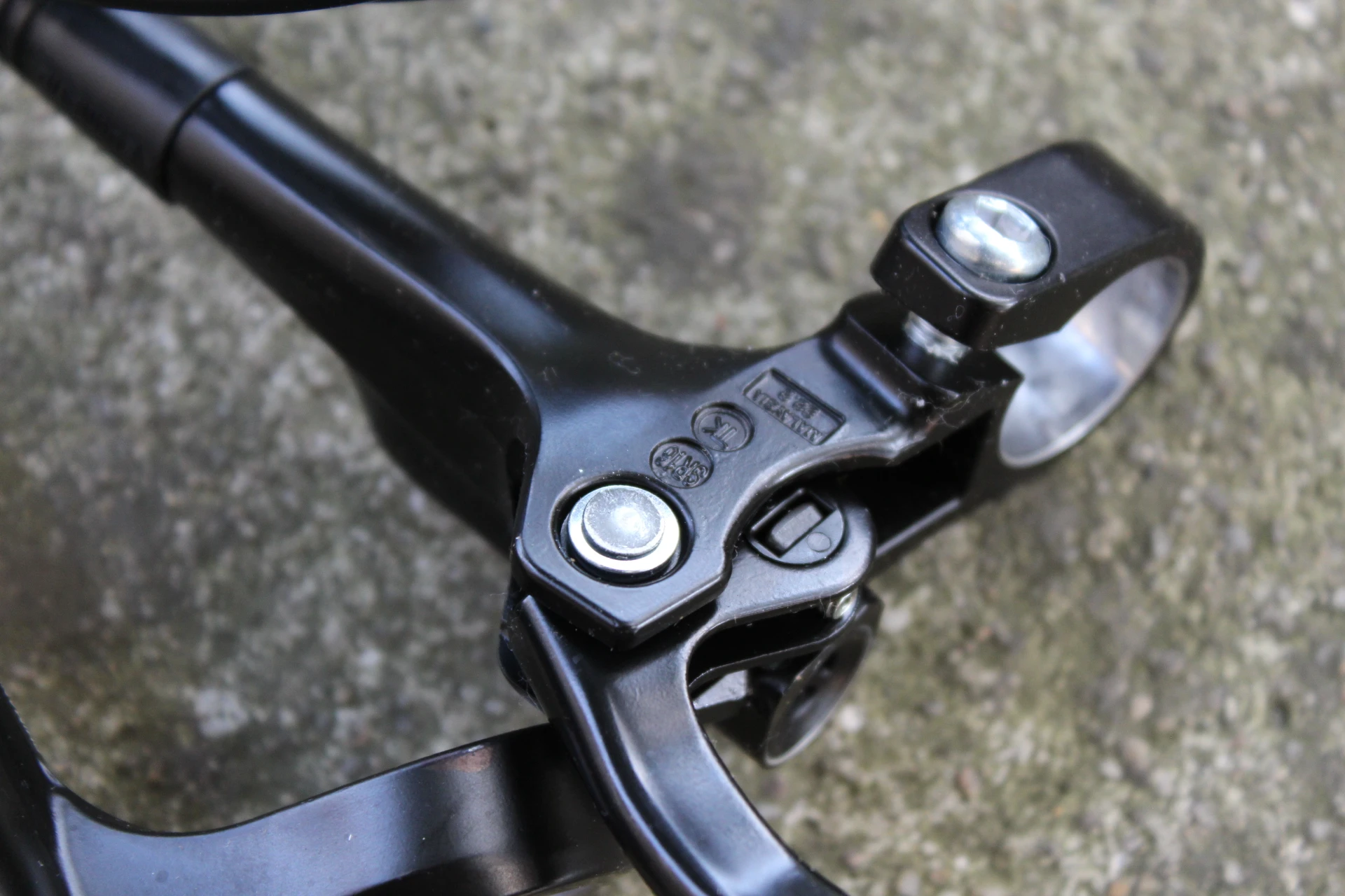 4. Shimano MT200 set complet frane disc bicicleta