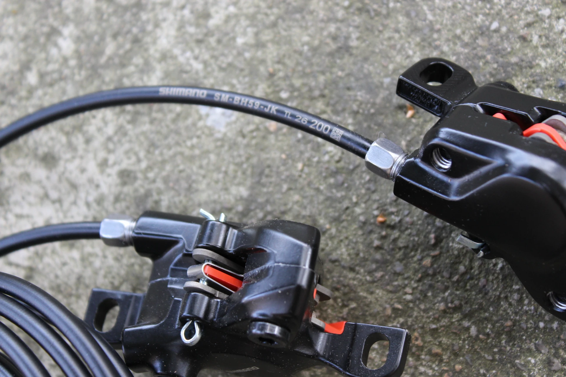 3. Shimano MT200 set complet frane disc bicicleta