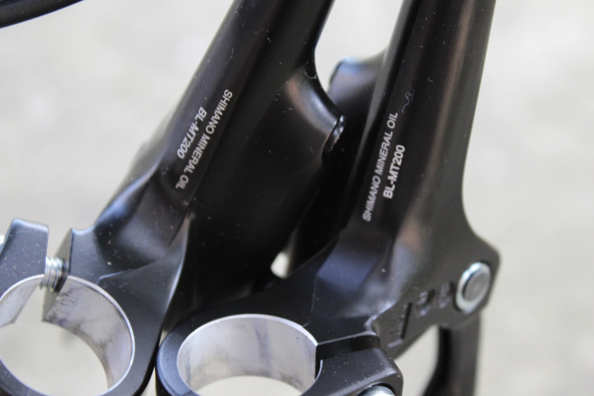2. Shimano MT200 set complet frane disc bicicleta