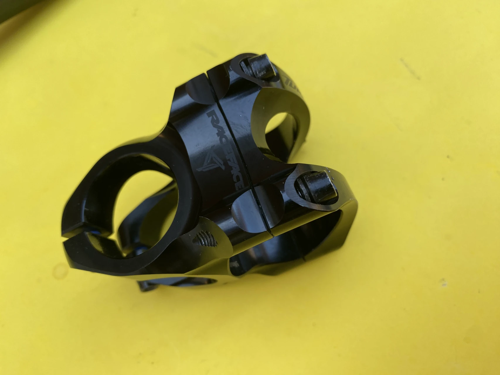 1. Pipa RaceFace Turbine R35 de 32 mm