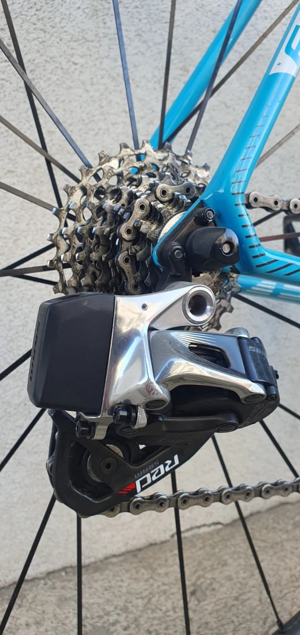 8. Focus Izalco Max Ag2r SRAM RED eTap