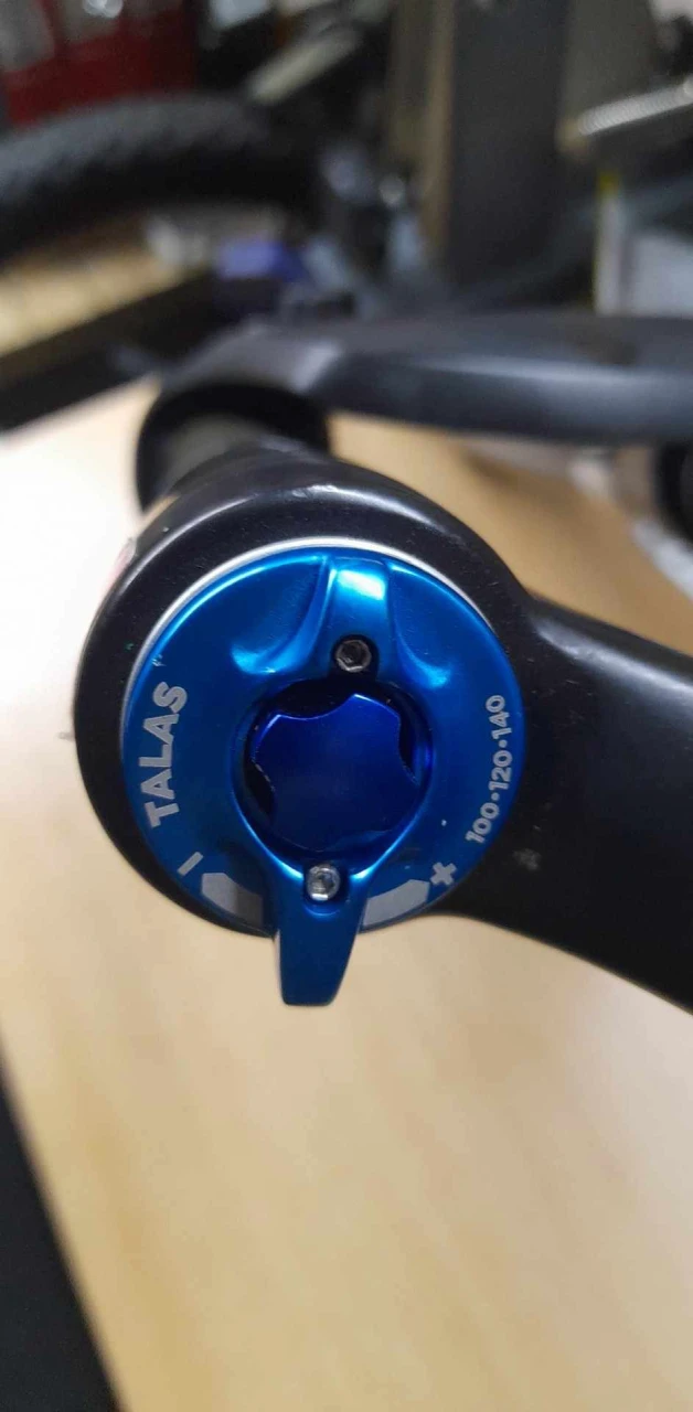 1. Vând furca fox talas 100 120 140 mm