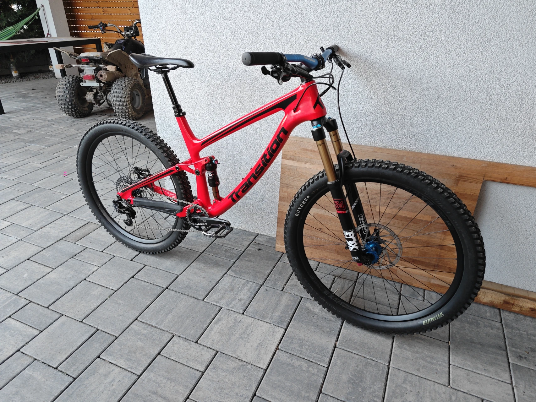 1. Transition Scout 27.5 L carbon
