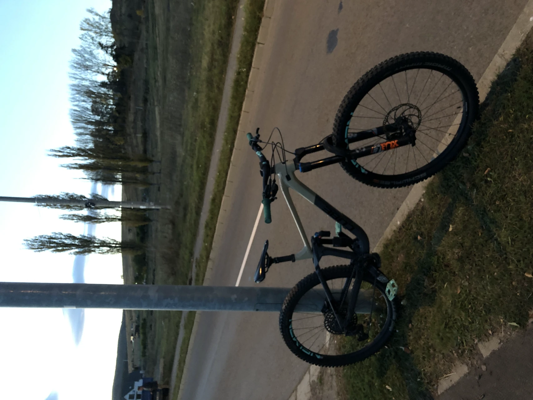 1. Cube stereo 170 race