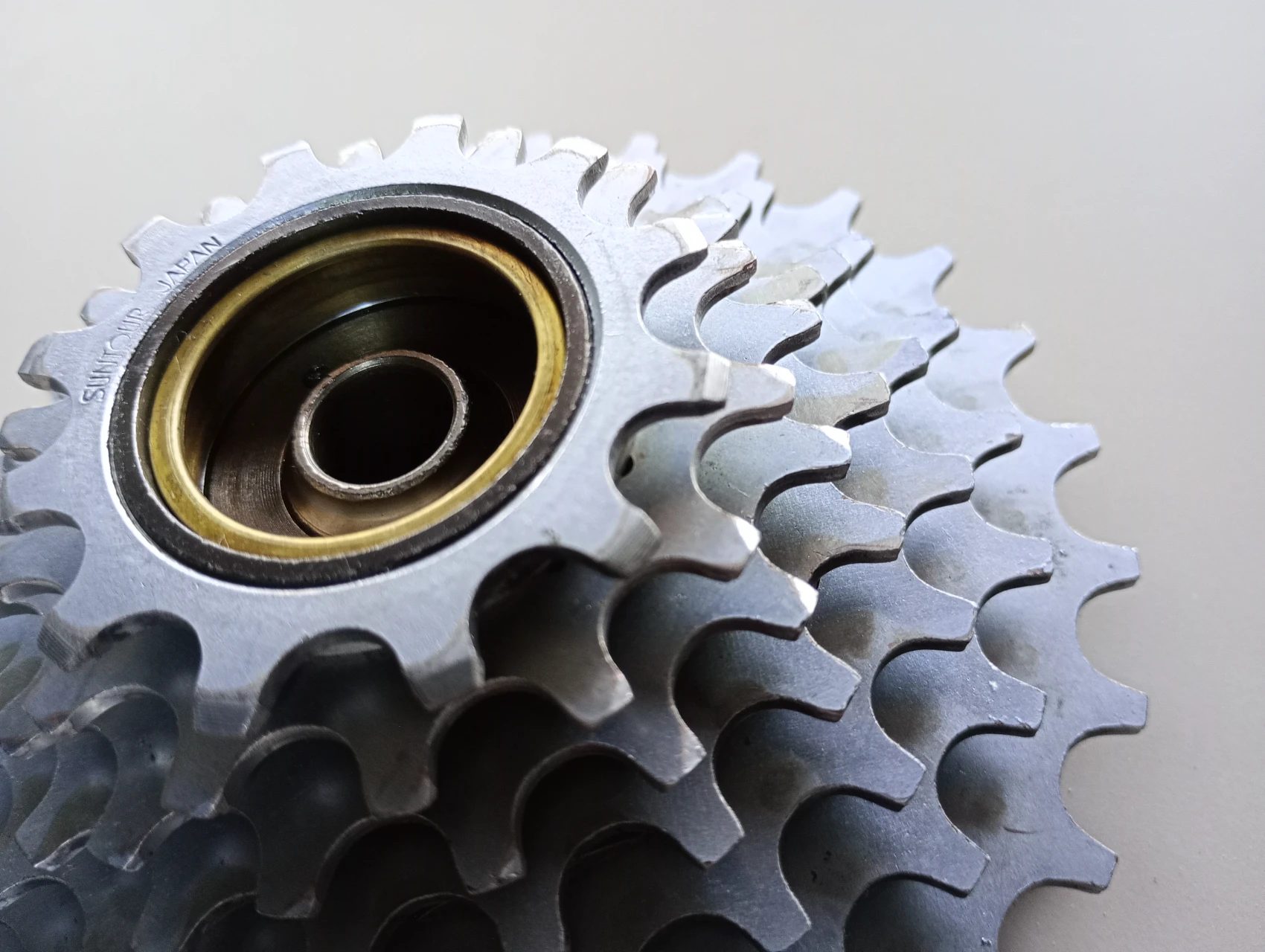 1. Freehub Suntour....... reținut