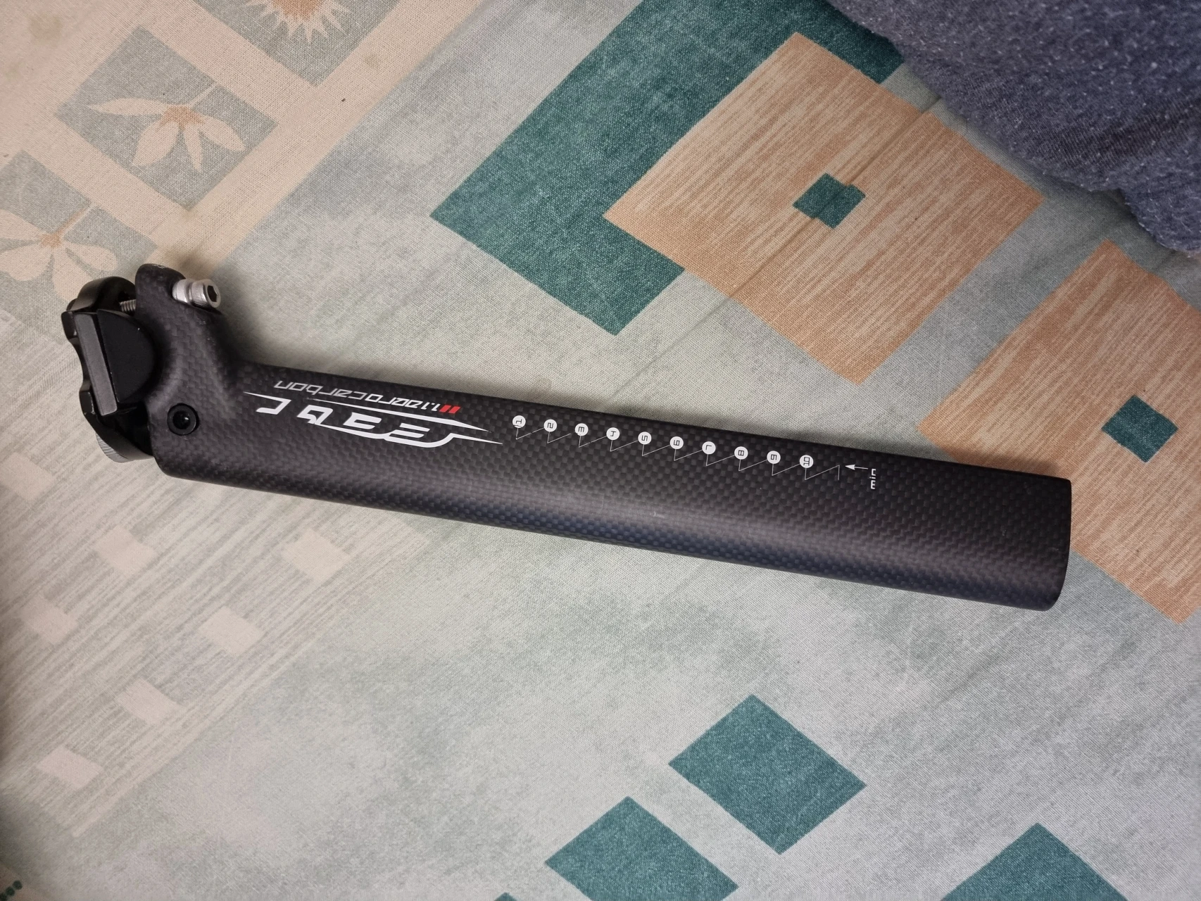 2. Tijă șa carbon Felt 1.1 Zero Carbon