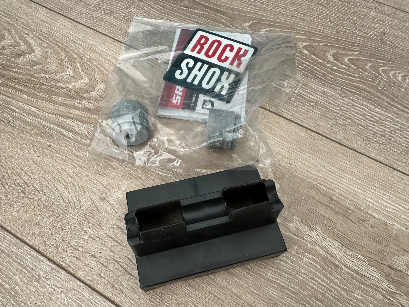 1. Rockshox Lyrik charger select+ 170mm *noua*