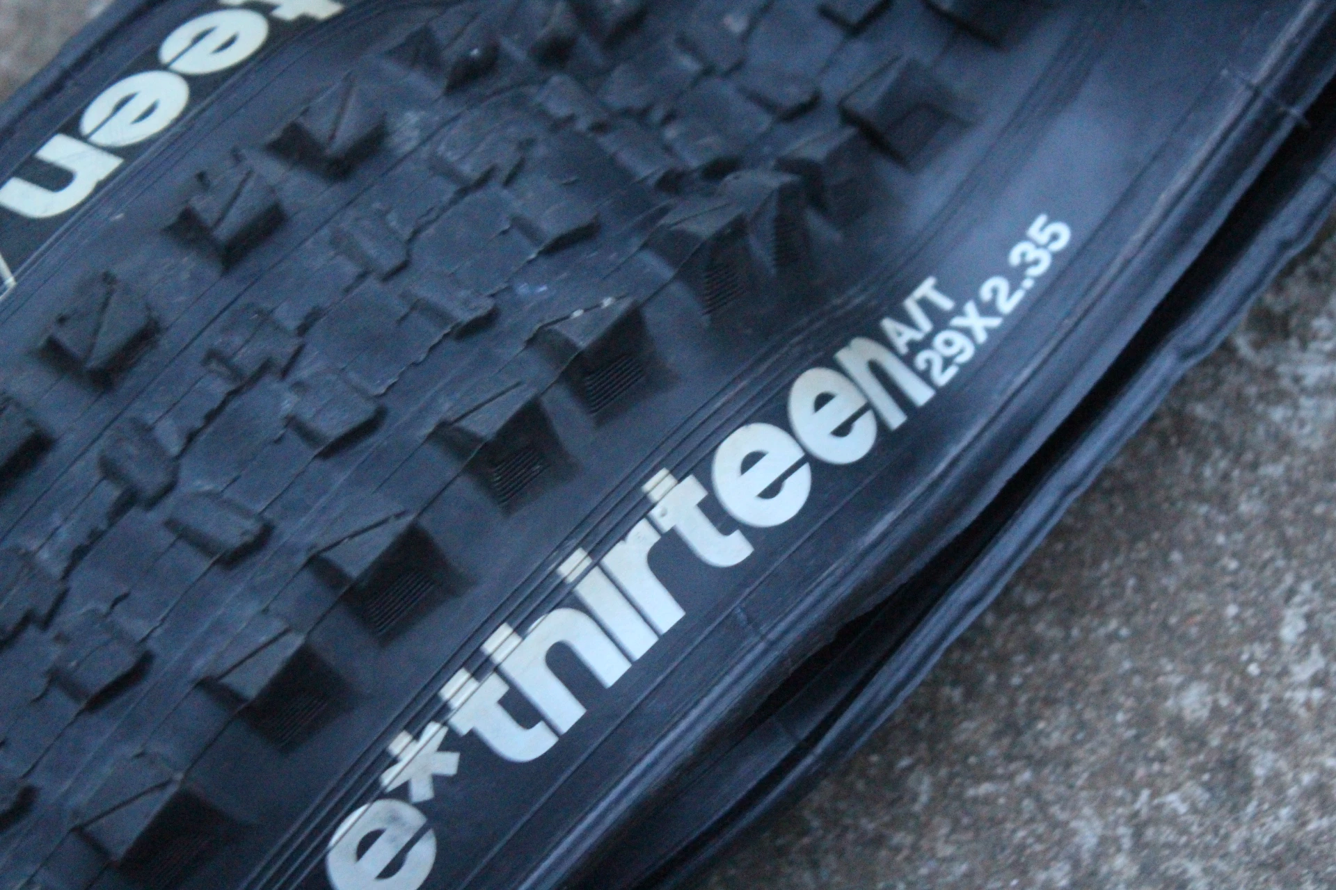2. E-Thirteen LG1 EN TRS+ 29x2.35 Tubeless + camera noua