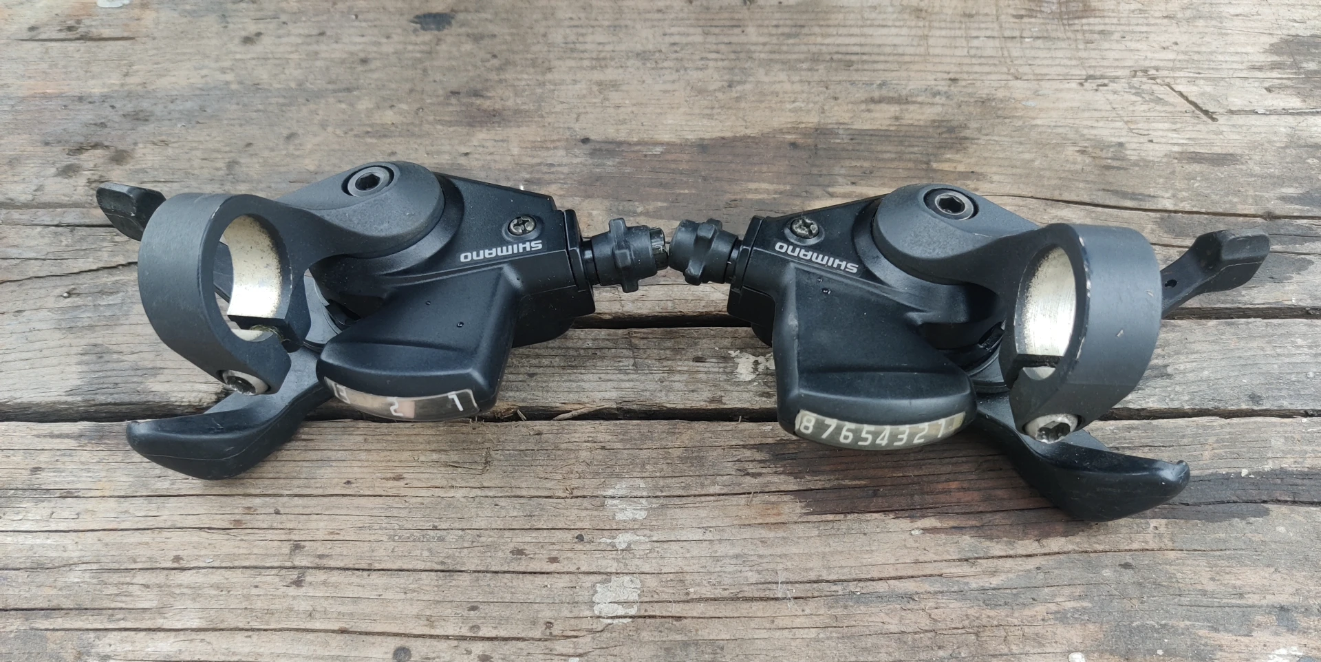 2. Set manete schimbator / shifter_e Shimano Alivio / Stx