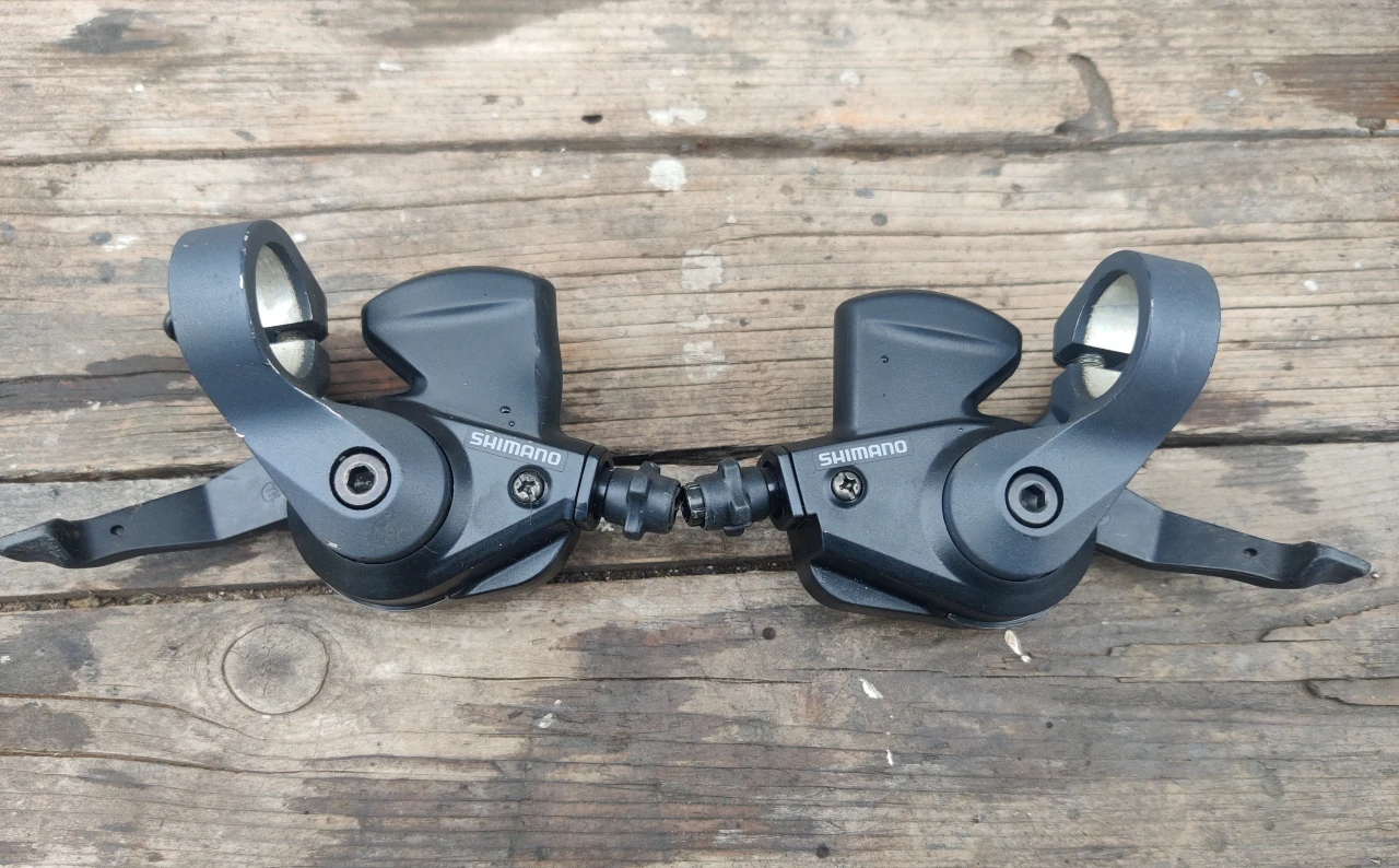 1. Set manete schimbator / shifter_e Shimano Alivio / Stx