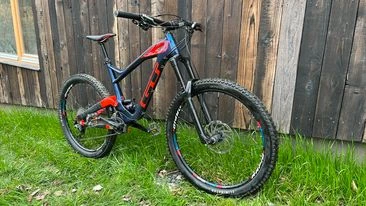 4. Vând bicicletă enduro GT FORCE EXPERT, măsura L, carbon, 27.5 dimensiune roată,