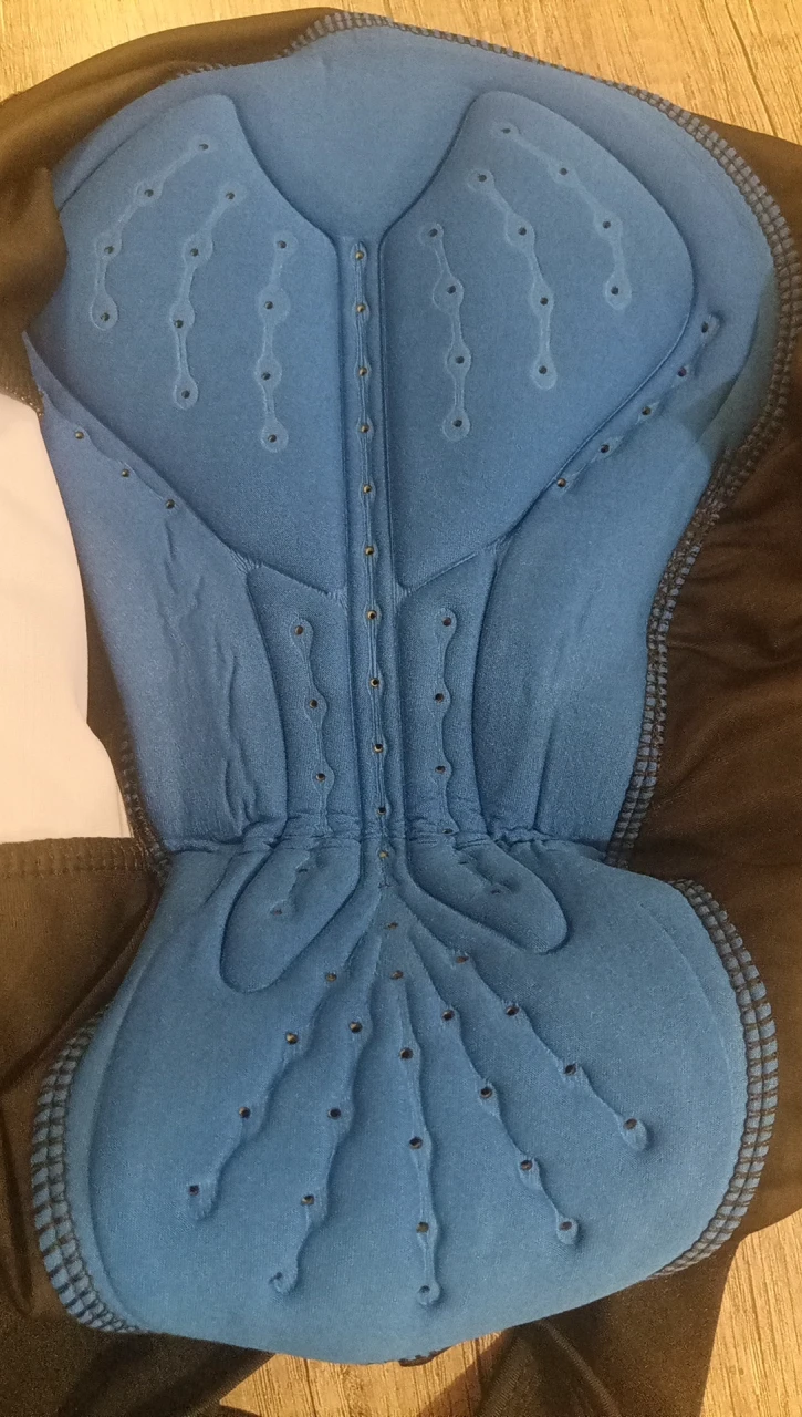 1. Pantaloni scurti ciclism cu bretele si bazon gel
