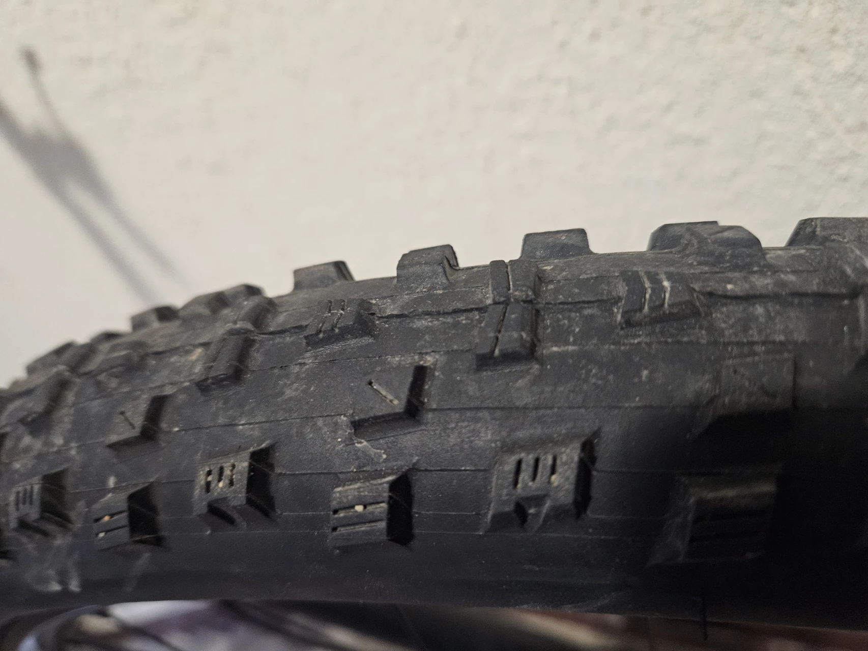 4. Maxxis Forekaster TR EXO Dual 120 | 29 x 2.35 inch