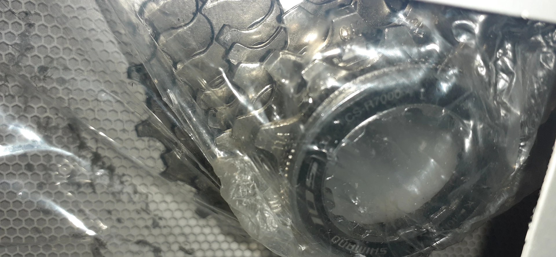 1. Vand 8 pinioane bicicleta intre 11-21, din caseta CS-R7000 11-30, 11s