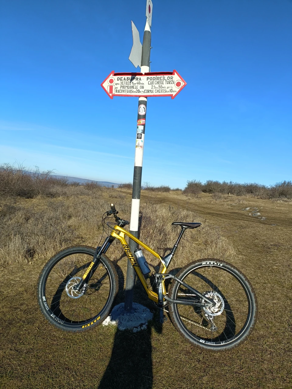 1. Vând Mountainbike Radon Slide Trail CF 2021