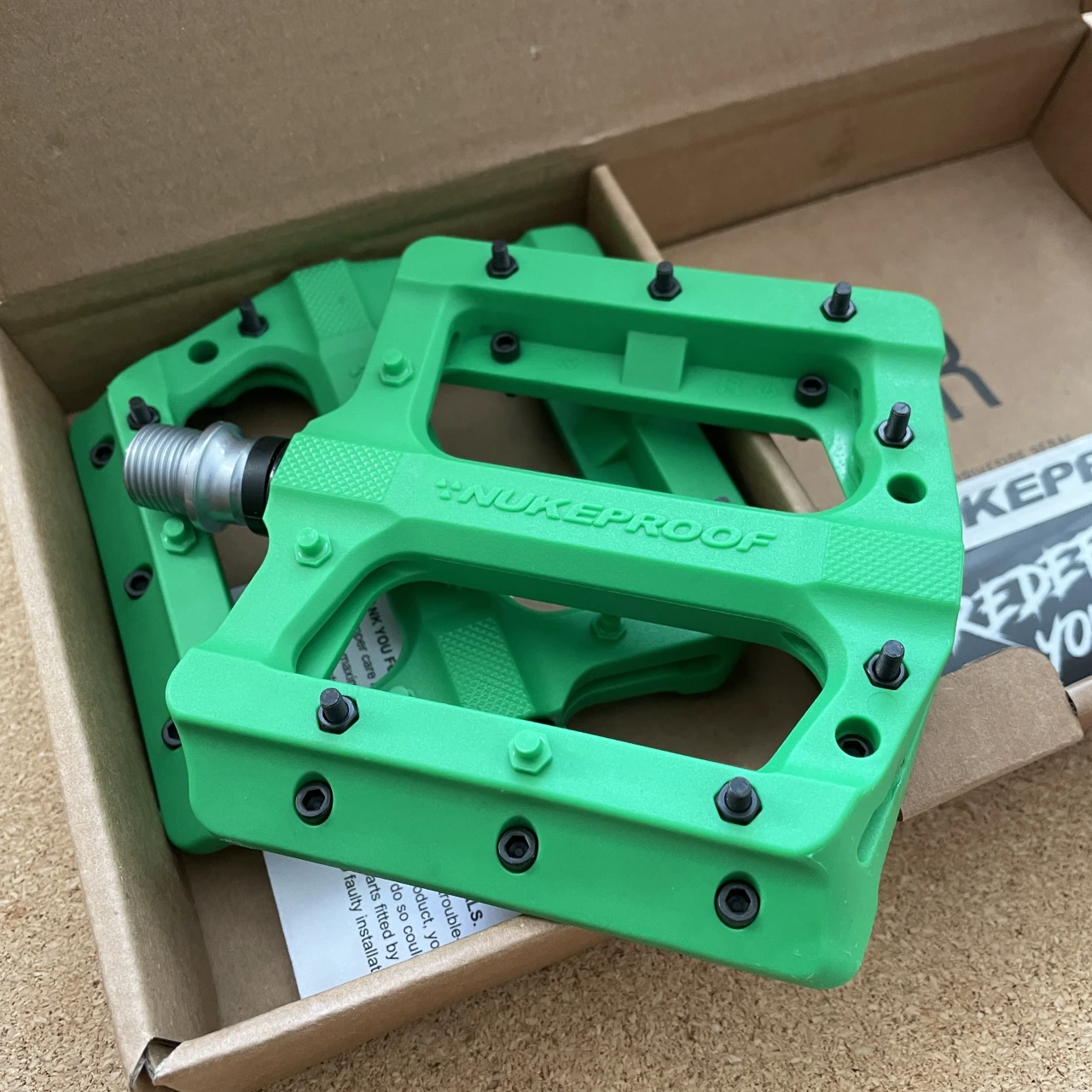 1. Pedale Nukeproof Neutron EVO (Electron Evo)