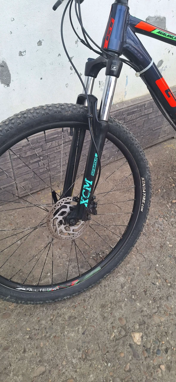 9. Vand sau schimb bicicleta gt avalanche comp 2018