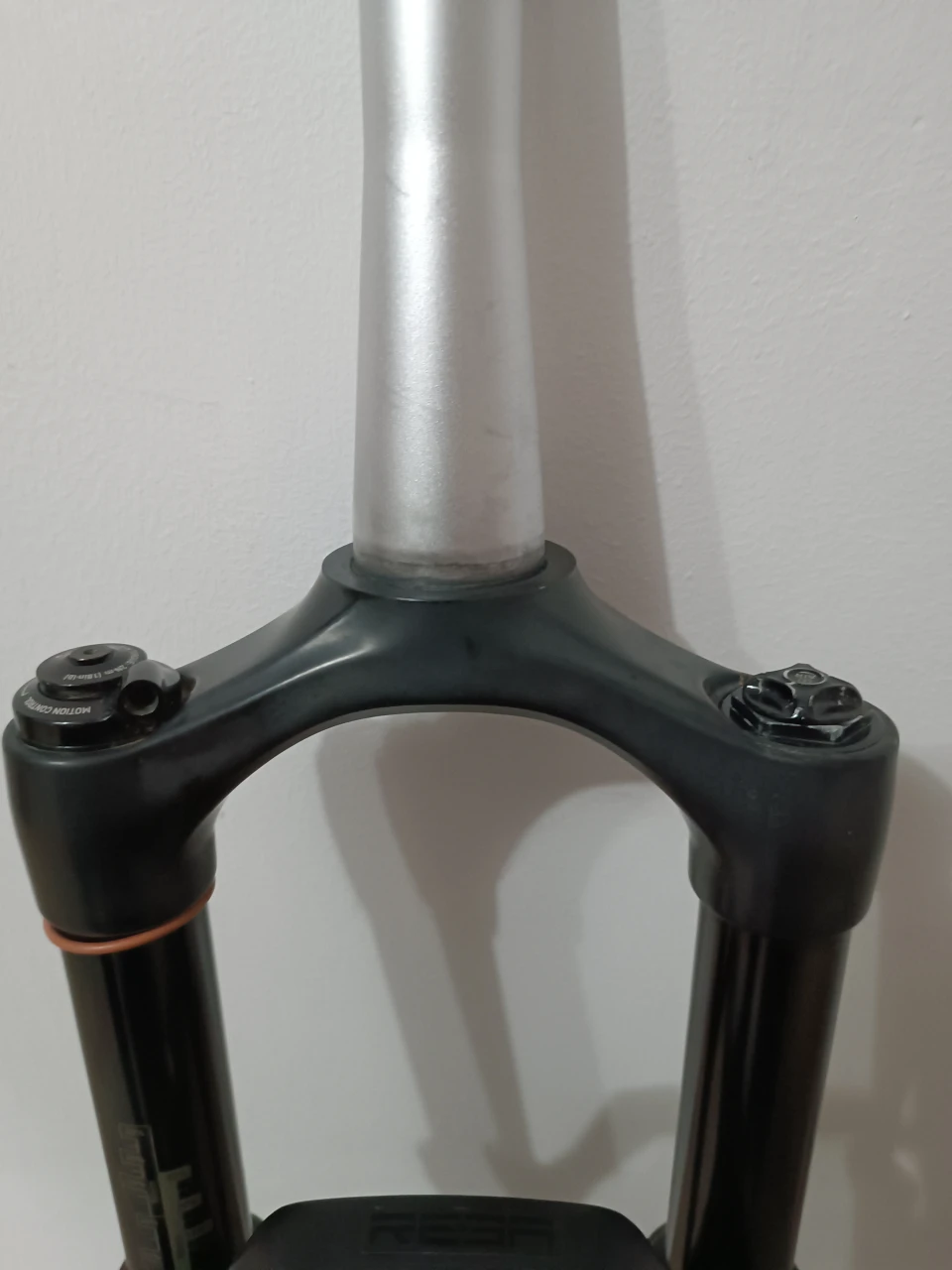 1. Furca Reba 29" RL 120 mm boost