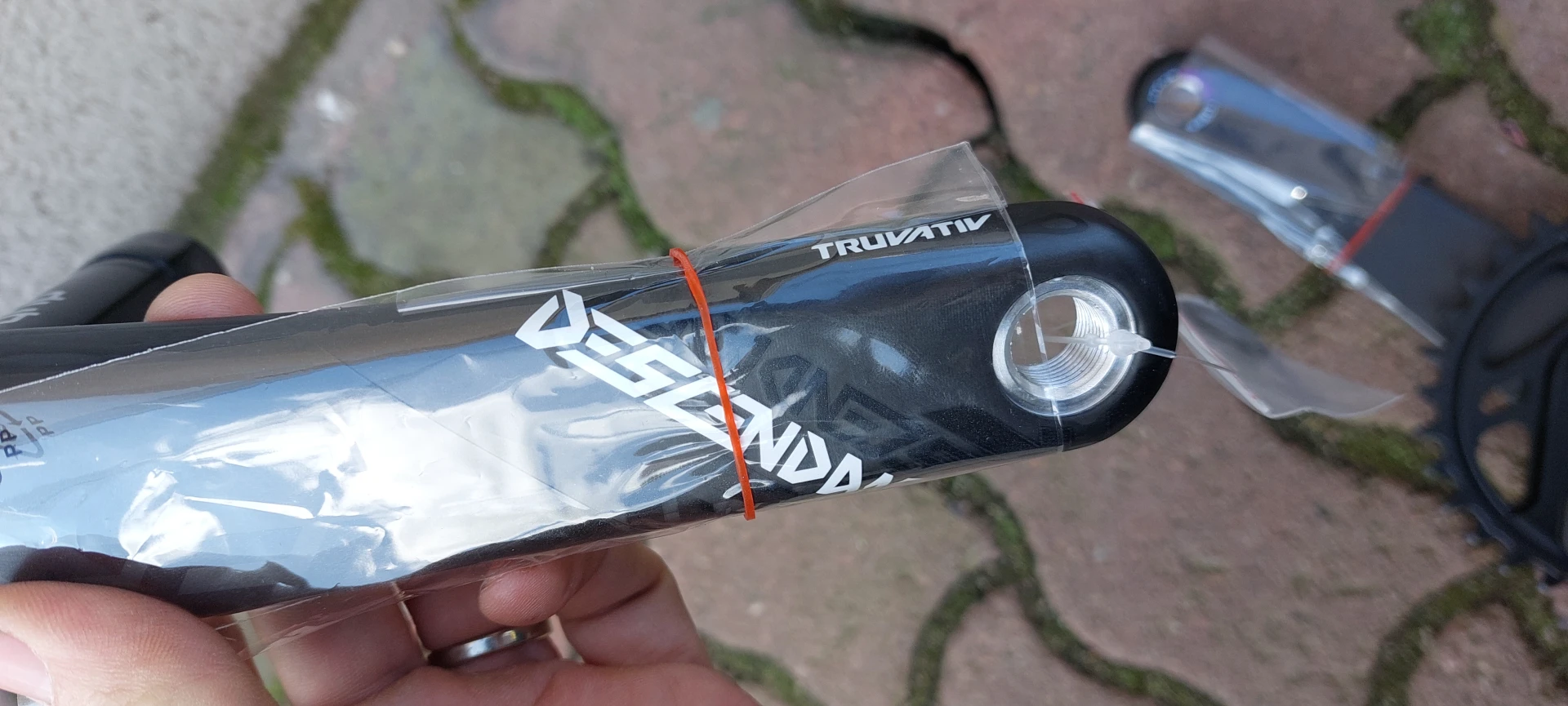 1. Angrenaj SRAM DUB Descendant Carbon 32T 170mm