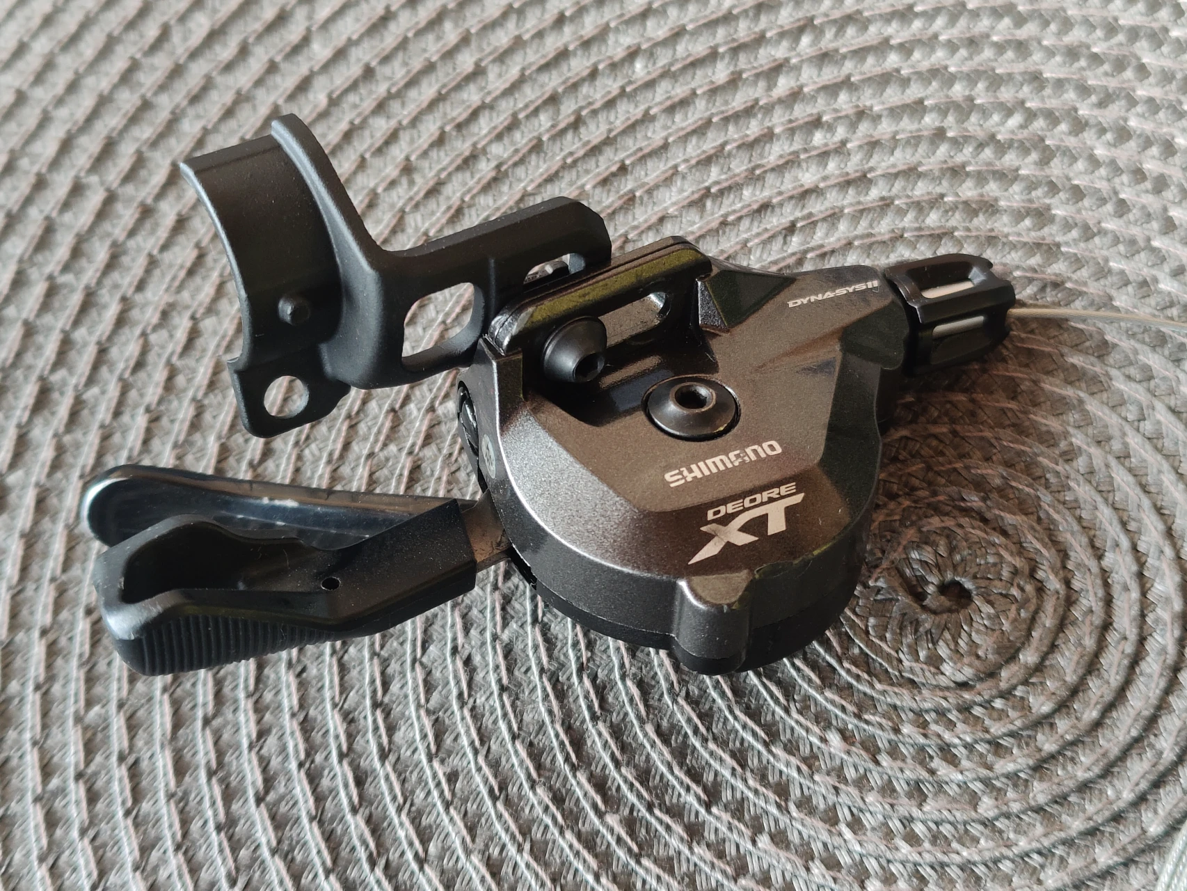 1. Maneta schimbator Shimano XT M8000 11 viteze