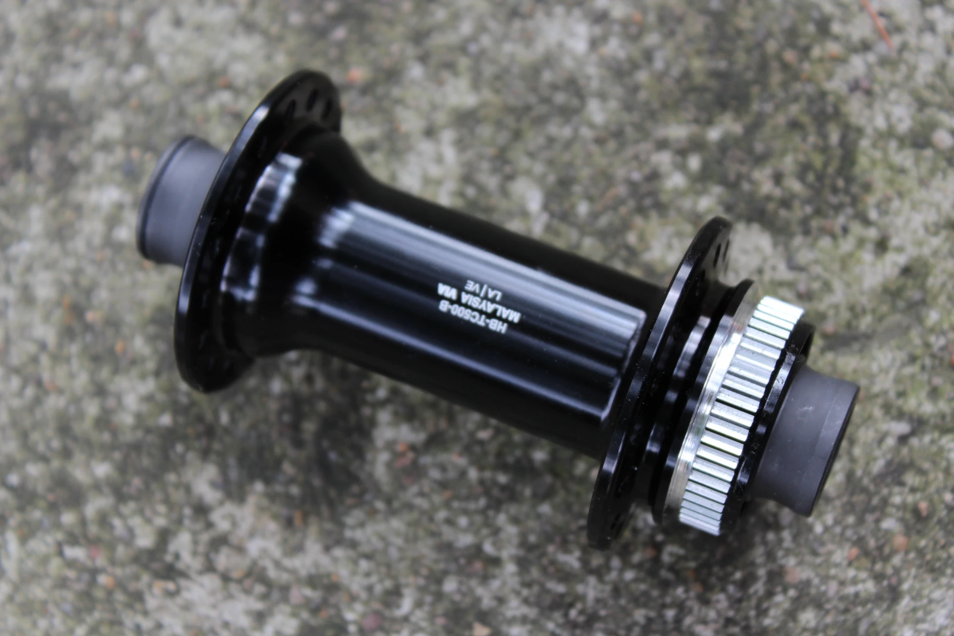 2. Shimano HB-TC500-15-B Boost Center-Lock butuc fata 15x110mm 32h
