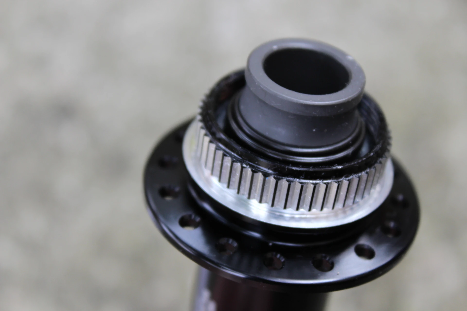 4. Shimano HB-TC500-15-B Boost Center-Lock butuc fata 15x110mm 32h