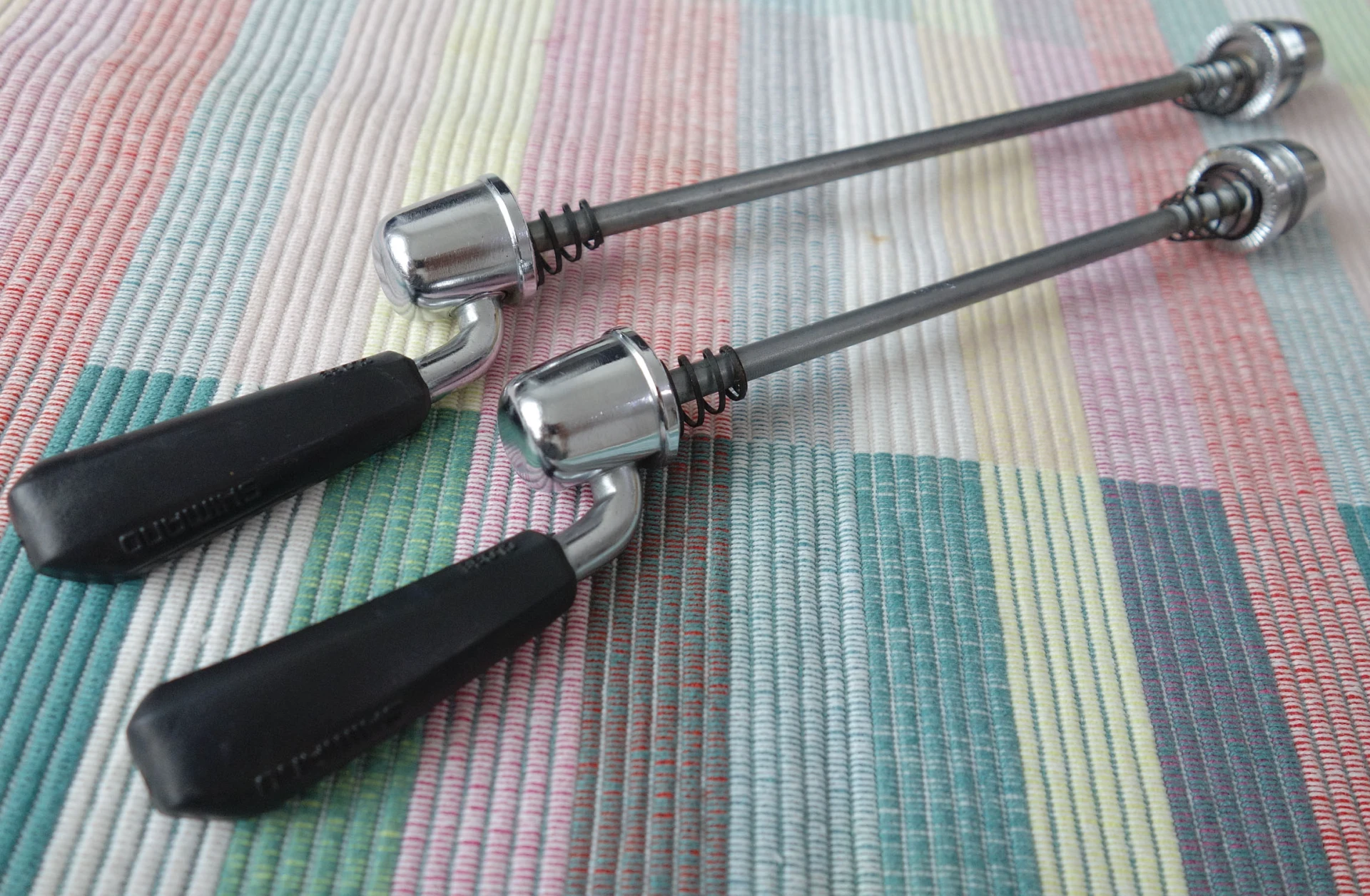 8. Vand pereche quick release Shimano Deore XT M732 100 135