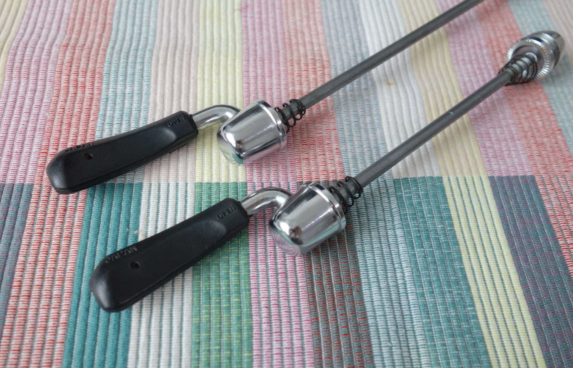 7. Vand pereche quick release Shimano Deore XT M732 100 135