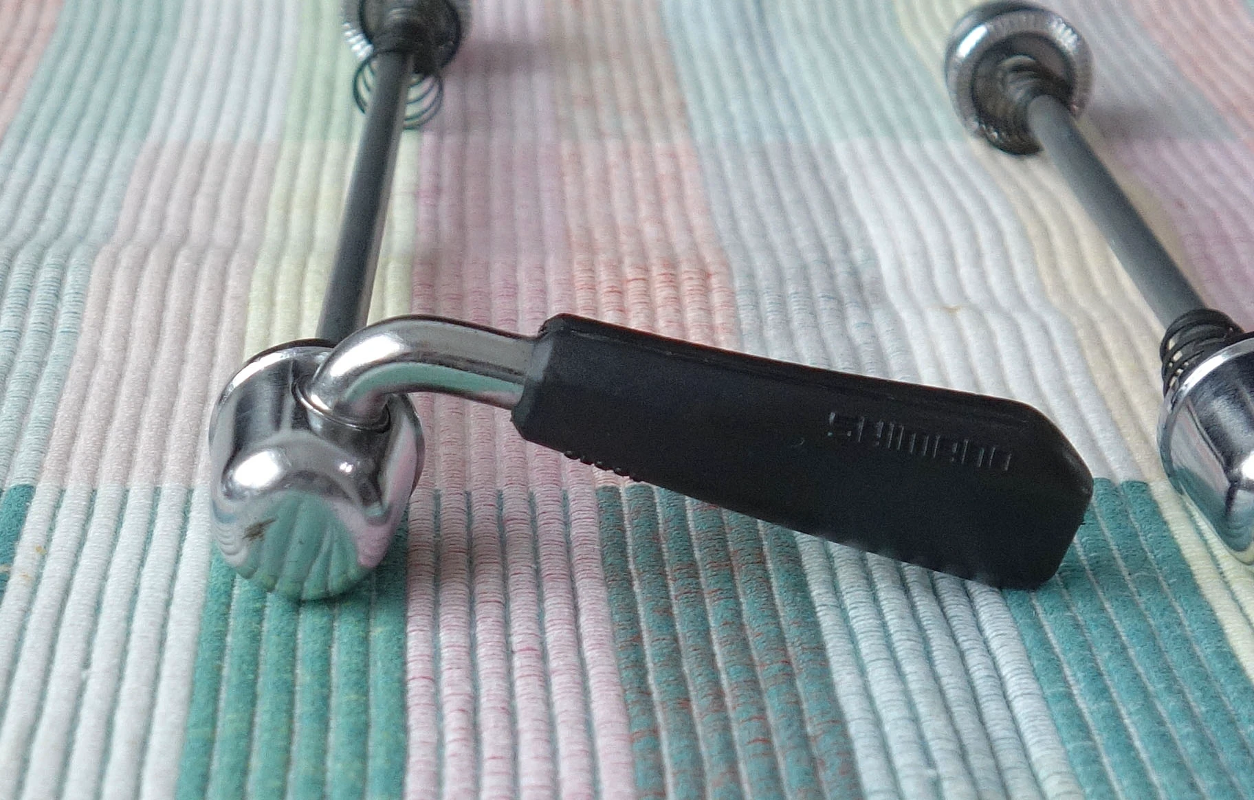 6. Vand pereche quick release Shimano Deore XT M732 100 135