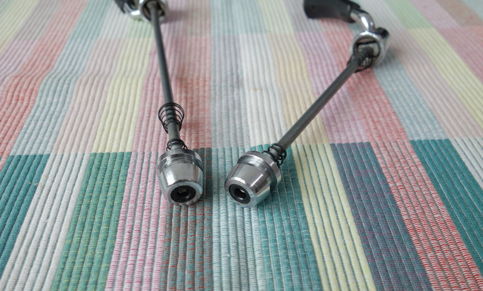 4. Vand pereche quick release Shimano Deore XT M732 100 135