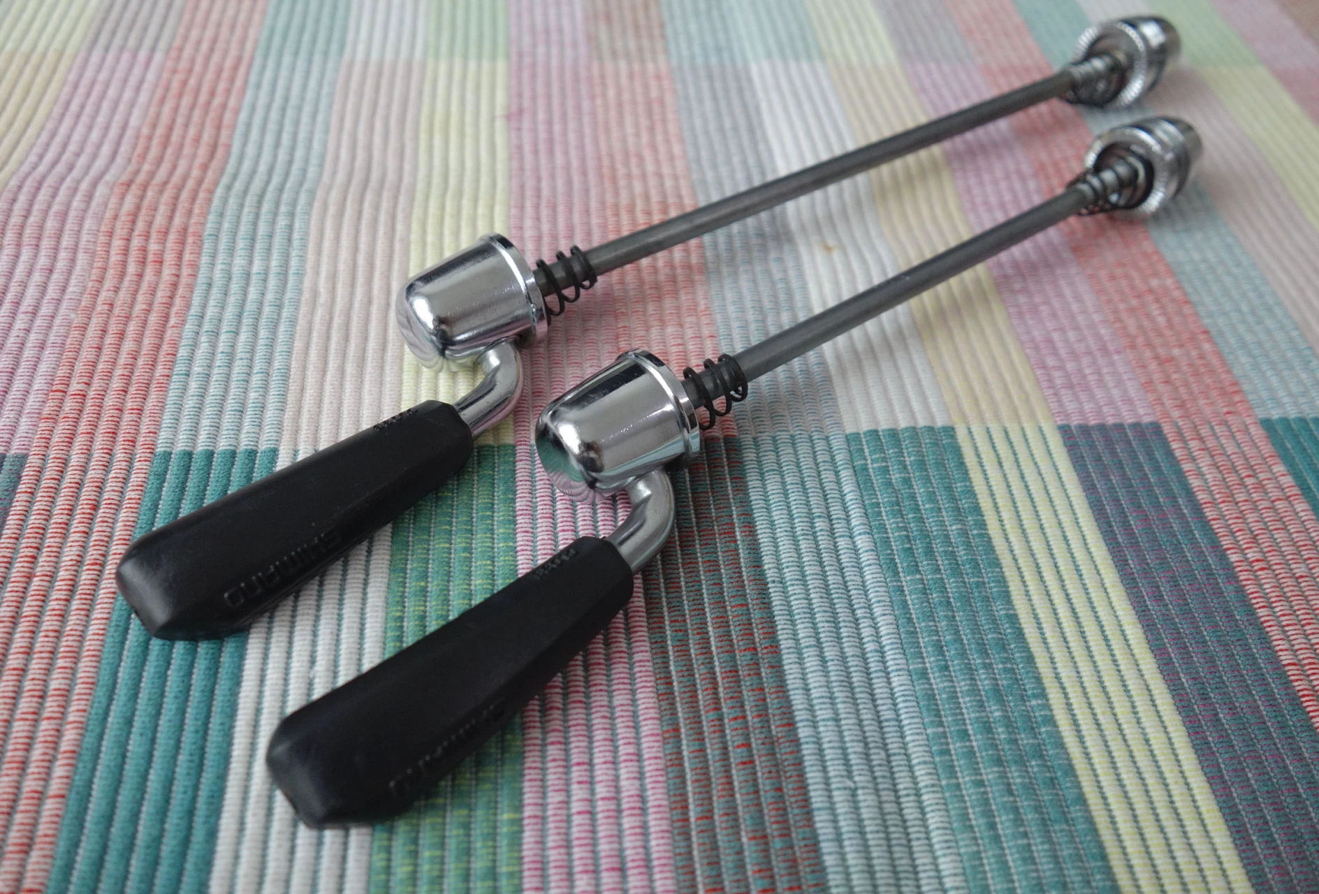 1. Vand pereche quick release Shimano Deore XT M732 100 135